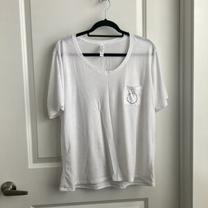 Flowy white tshirt with pocket